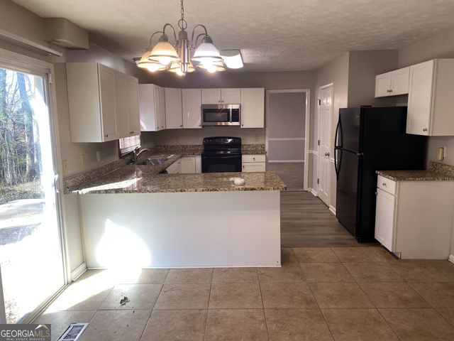 1720 Ridgefield Drive, Roswell, GA 30075