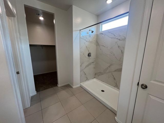 15645 W Desert Hollow Drive, Surprise, AZ 85387