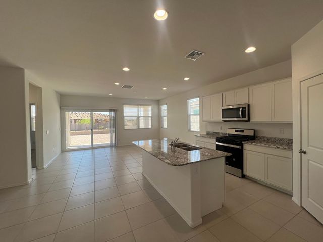 15645 W Desert Hollow Drive, Surprise, AZ 85387