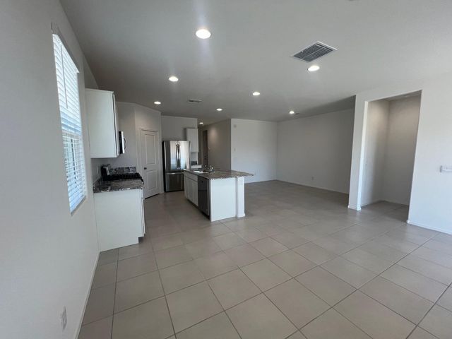 15645 W Desert Hollow Drive, Surprise, AZ 85387