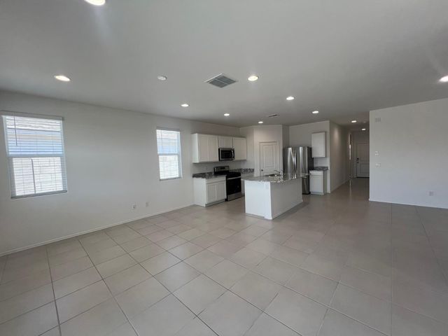 15645 W Desert Hollow Drive, Surprise, AZ 85387