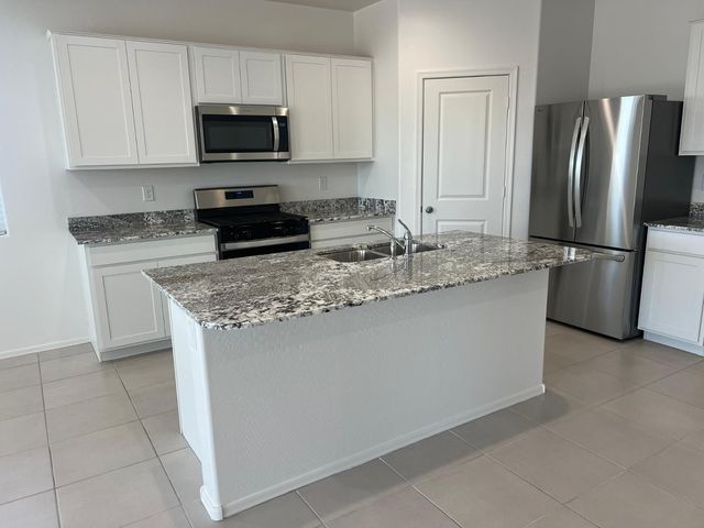 15645 W Desert Hollow Drive, Surprise, AZ 85387