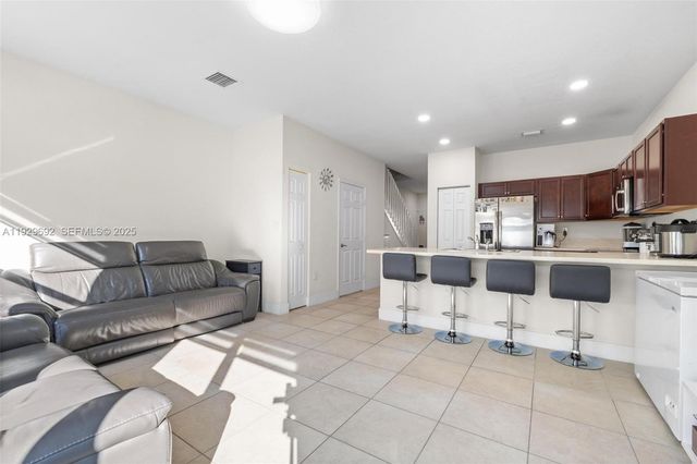 3272 W 92nd Pl, Hialeah, FL 33018