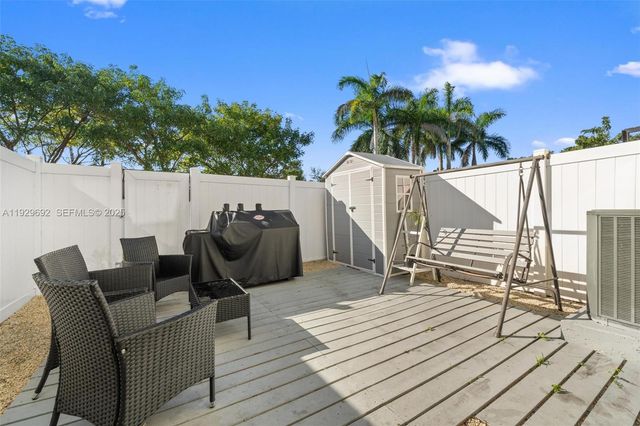 3272 W 92nd Pl, Hialeah, FL 33018