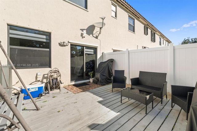 3272 W 92nd Pl, Hialeah, FL 33018