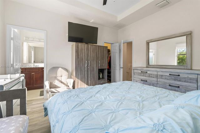 3272 W 92nd Pl, Hialeah, FL 33018