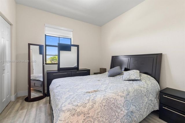 3272 W 92nd Pl, Hialeah, FL 33018