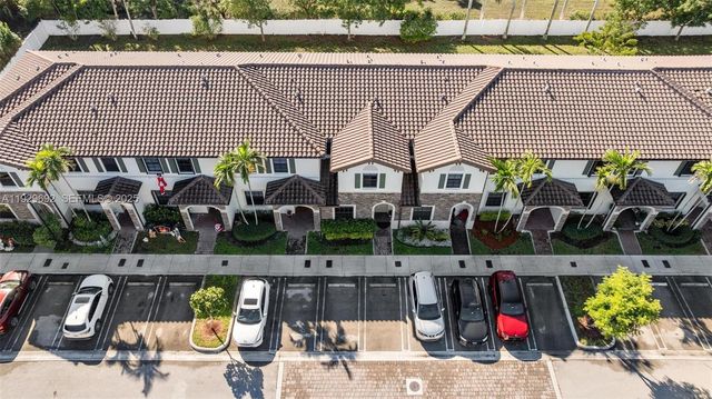 3272 W 92nd Pl, Hialeah, FL 33018