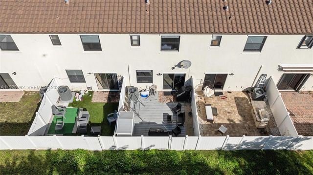 3272 W 92nd Pl, Hialeah, FL 33018