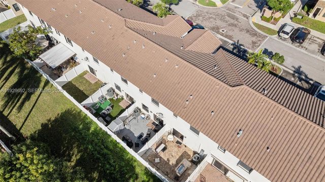 3272 W 92nd Pl, Hialeah, FL 33018