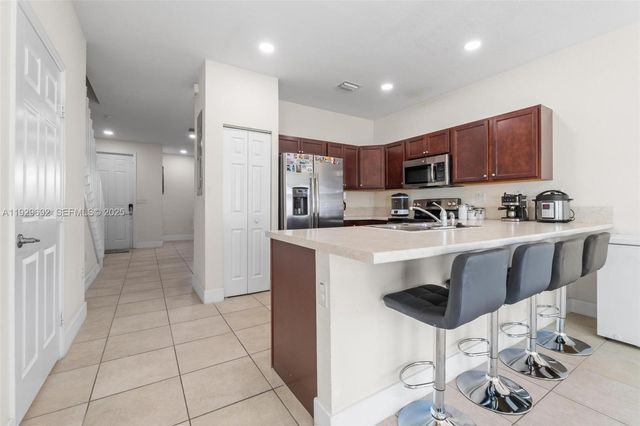 3272 W 92nd Pl, Hialeah, FL 33018