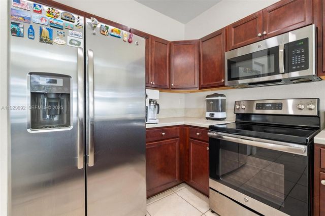 3272 W 92nd Pl, Hialeah, FL 33018