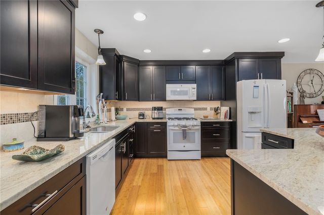 33 Abatecola Way, Johnston, RI 02919