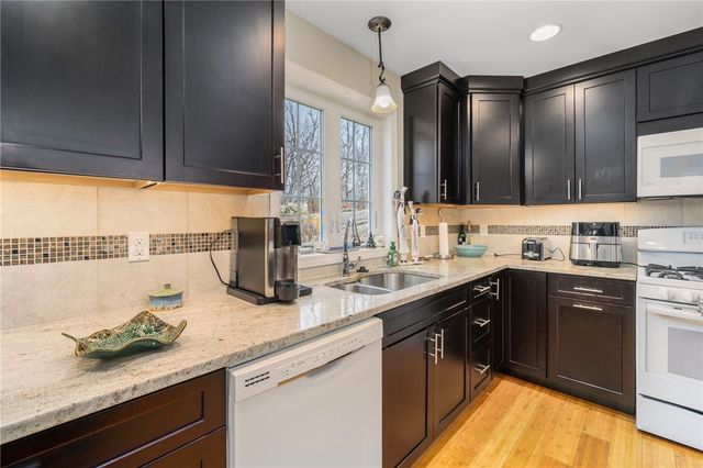 33 Abatecola Way, Johnston, RI 02919