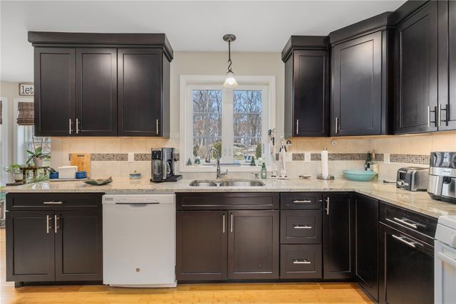 33 Abatecola Way, Johnston, RI 02919