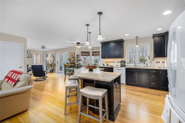 33 Abatecola Way, Johnston, RI 02919