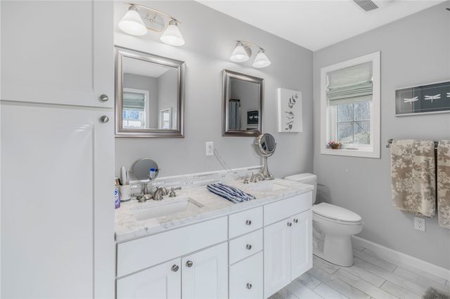 33 Abatecola Way, Johnston, RI 02919