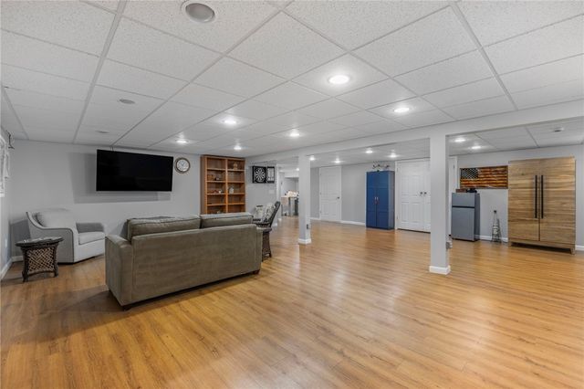 33 Abatecola Way, Johnston, RI 02919