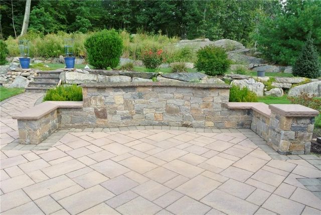 33 Abatecola Way, Johnston, RI 02919