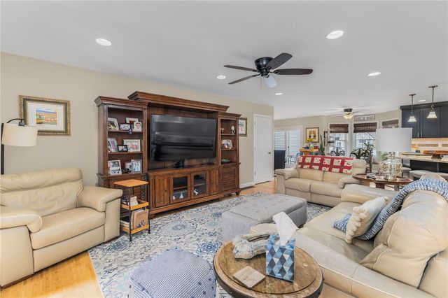 33 Abatecola Way, Johnston, RI 02919