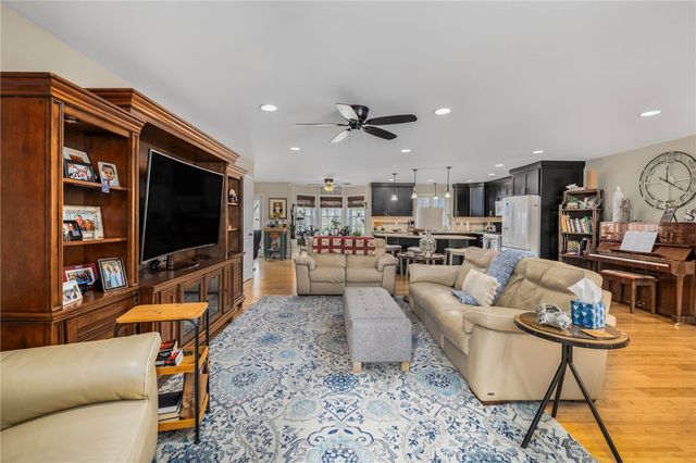 33 Abatecola Way, Johnston, RI 02919