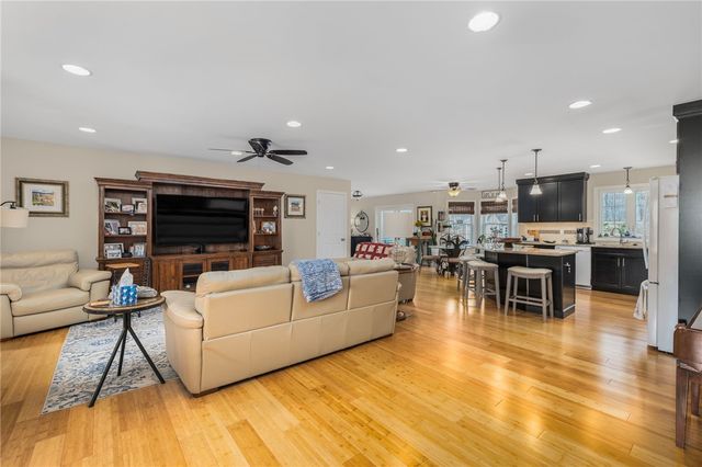 33 Abatecola Way, Johnston, RI 02919