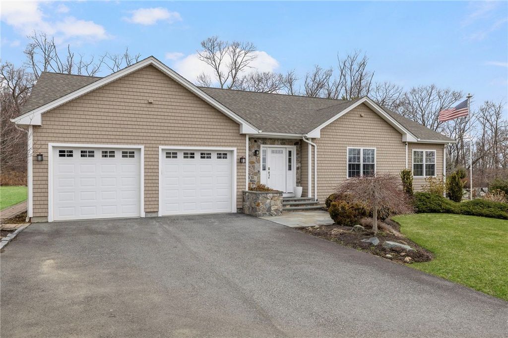 33 Abatecola Way, Johnston, RI 02919