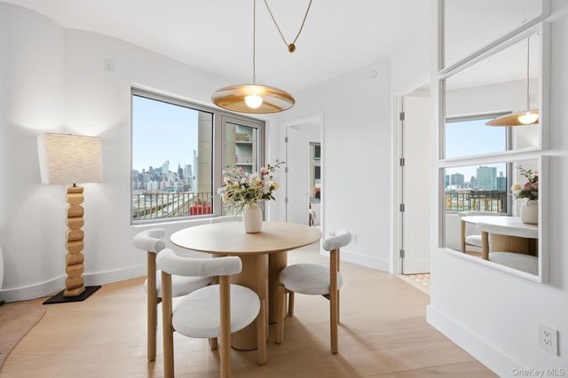 24-01 Queens Plaza N 205, Long Island City, NY 11101