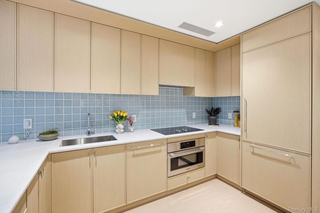 24-01 Queens Plaza N 205, Long Island City, NY 11101