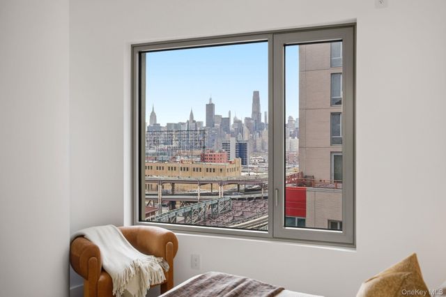 24-01 Queens Plaza N 205, Long Island City, NY 11101