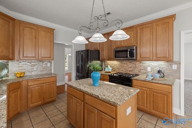 705 Wade Road, Owens Cross Roads, AL 35763