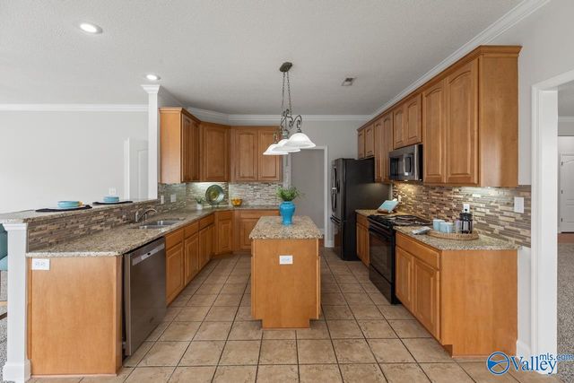 705 Wade Road, Owens Cross Roads, AL 35763