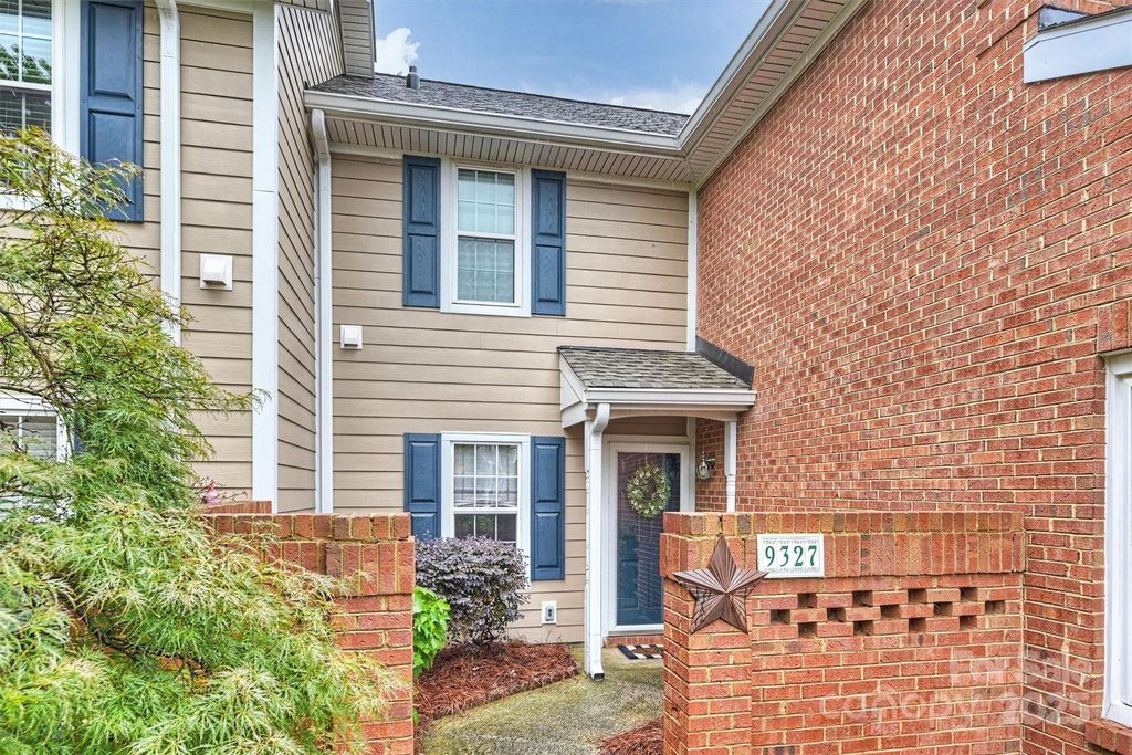 9327 S Vicksburg Park Court, Charlotte, NC 28210