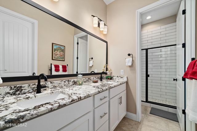 13725 N Hidden Springs Drive, Oro Valley, AZ 85755