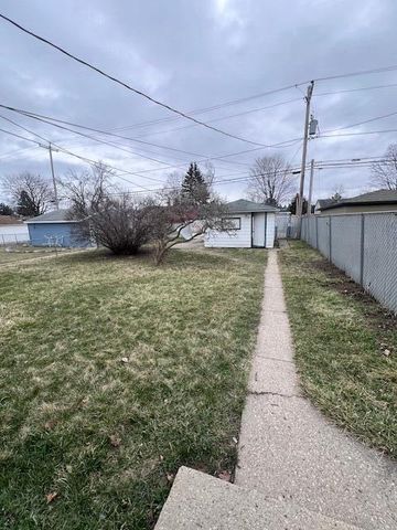 8243 W Grantosa DRIVE, Milwaukee, WI 53218