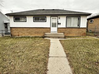 8243 W Grantosa DRIVE, Milwaukee, WI 53218