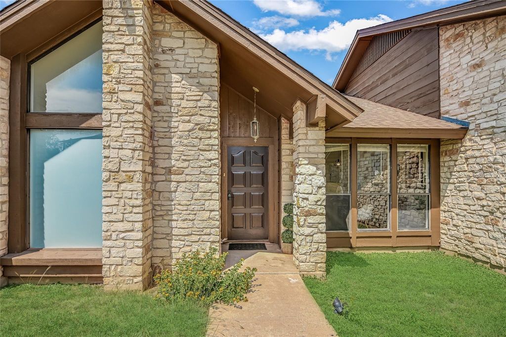 302 Seawind ST, Lakeway, TX 78734