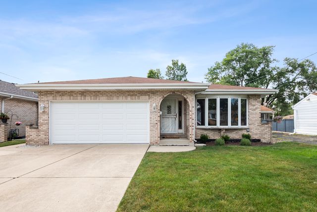 8608 Lamon Avenue, Burbank, IL 60459