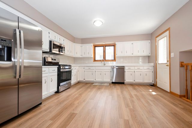 8608 Lamon Avenue, Burbank, IL 60459