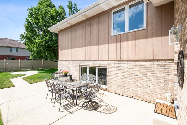 8608 Lamon Avenue, Burbank, IL 60459