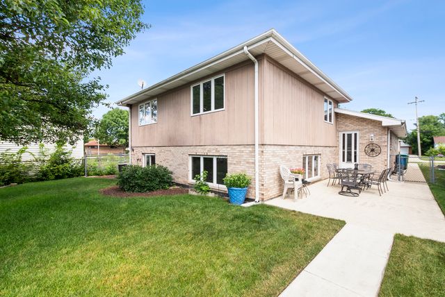 8608 Lamon Avenue, Burbank, IL 60459