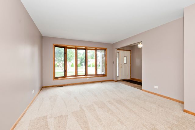8608 Lamon Avenue, Burbank, IL 60459