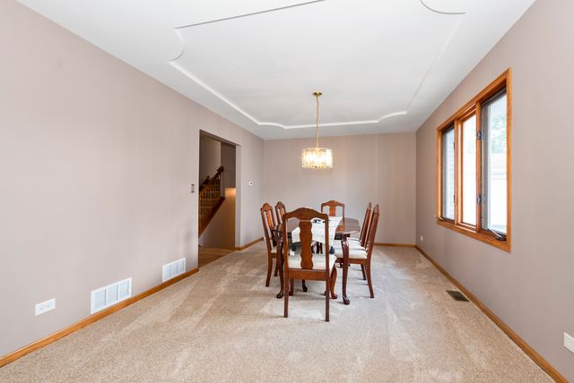 8608 Lamon Avenue, Burbank, IL 60459