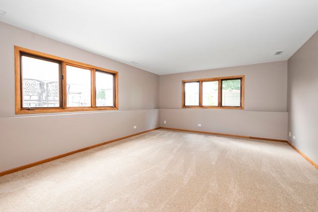 8608 Lamon Avenue, Burbank, IL 60459