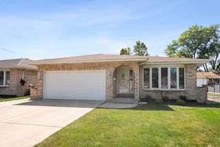 8608 Lamon Avenue, Burbank, IL 60459