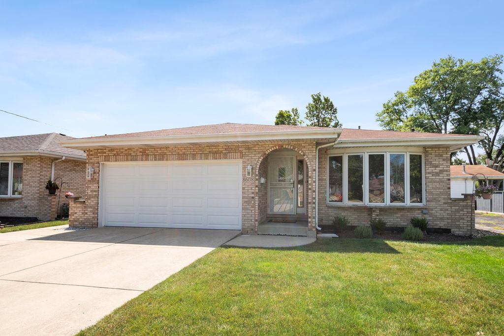 8608 Lamon Avenue, Burbank, IL 60459