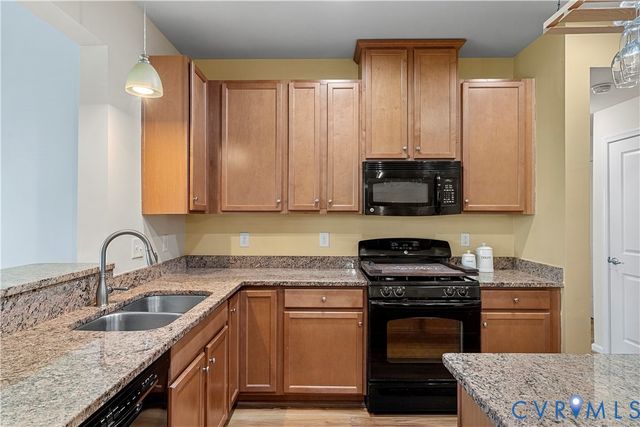 1925 White Mountain Dr, Chester, VA 23836