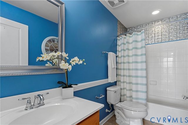 1925 White Mountain Dr, Chester, VA 23836