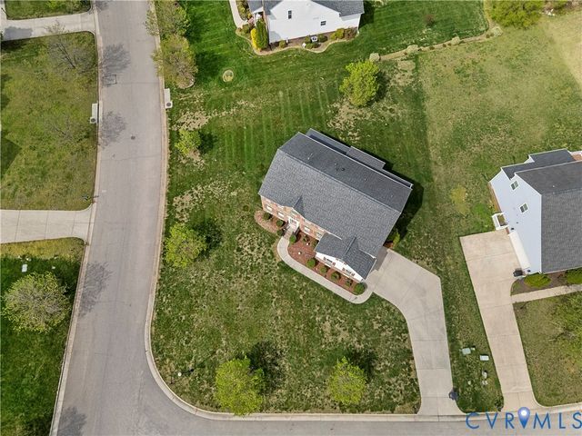 1925 White Mountain Dr, Chester, VA 23836