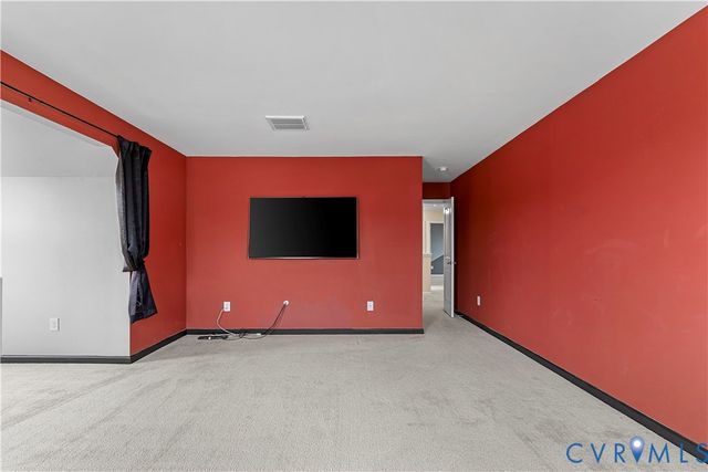 1925 White Mountain Dr, Chester, VA 23836